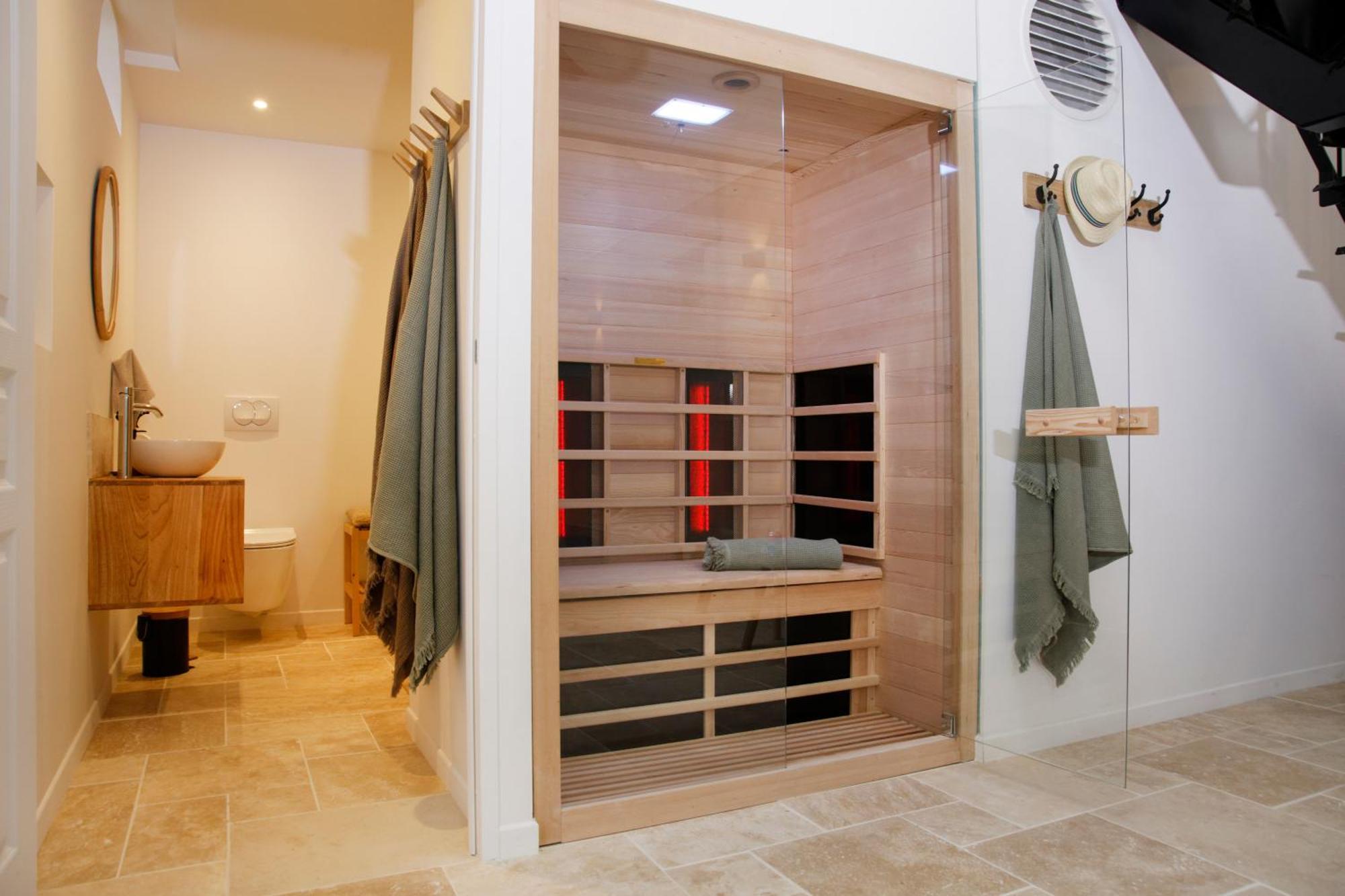 Le Domaine De Soani - Piscine Interieure, Jacuzzis & Sauna Adult Only Saint-Évarzec Eksteriør bilde
