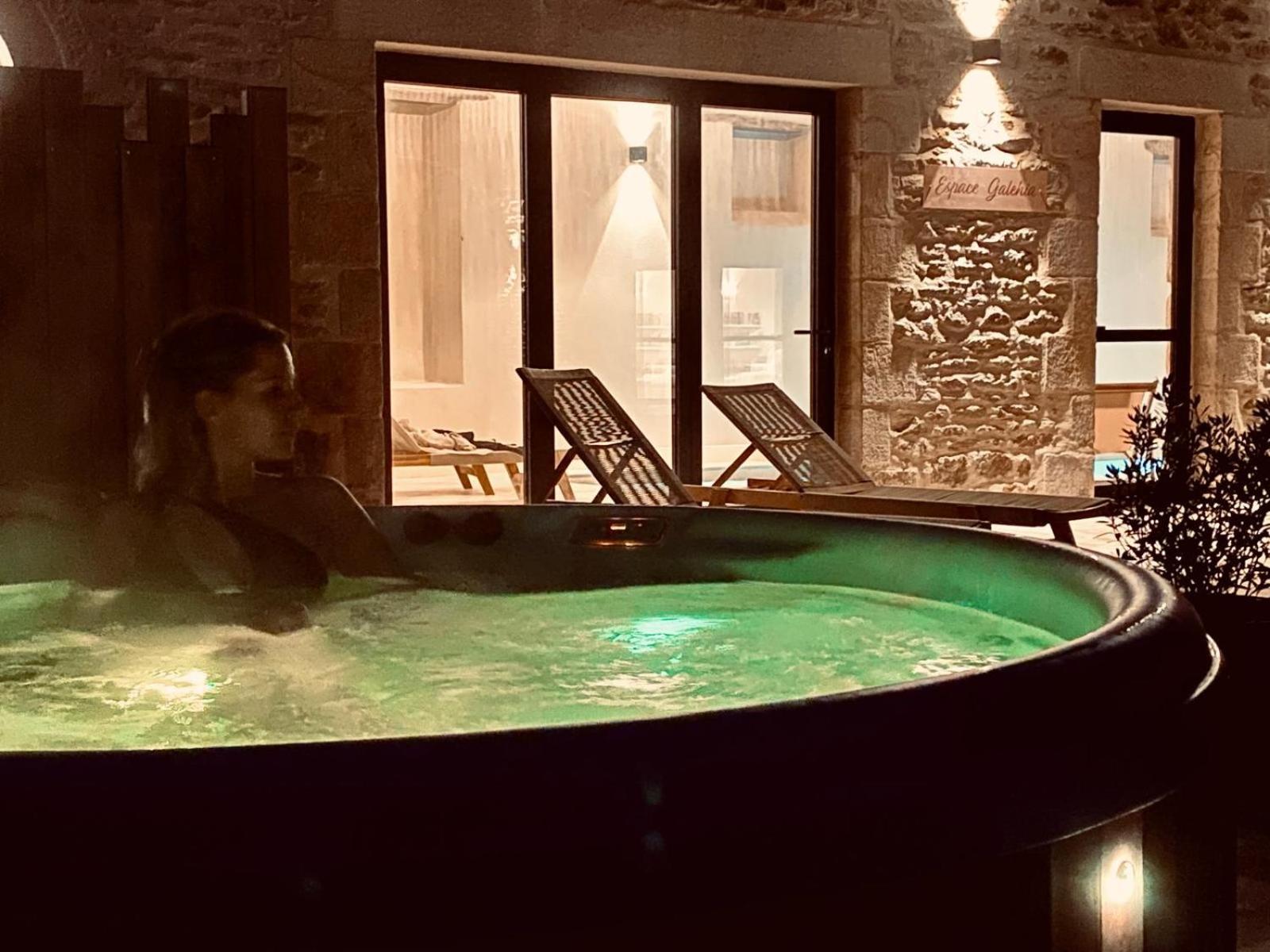 Le Domaine De Soani - Piscine Interieure, Jacuzzis & Sauna Adult Only Saint-Évarzec Eksteriør bilde